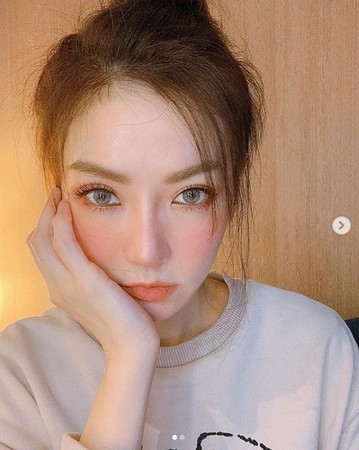 ▲謝金燕「腹肌練成一顆心」。（圖／翻攝自謝金燕Instagram）