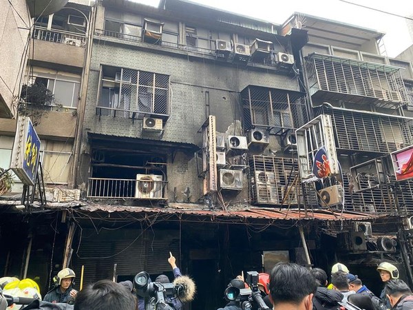 北市萬華區華西街的一棟公寓凌晨發生火警，造成4人死亡。（翻攝畫面）
