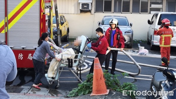 ▲台北市大安區延吉街一棟民宅四樓發生火警。（圖／記者黃彥傑攝）