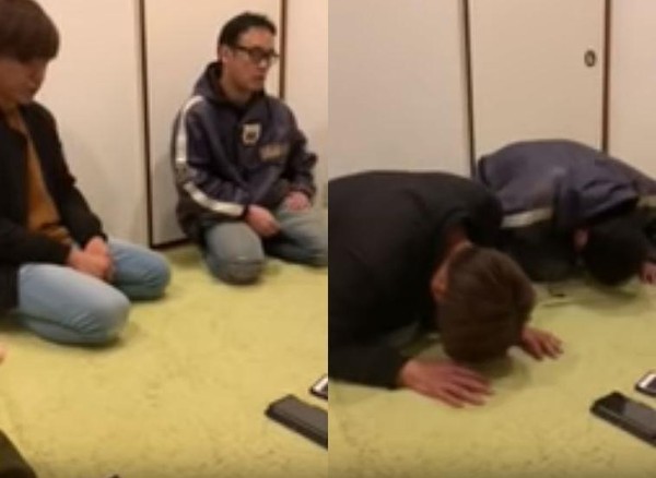 日本AV男優東尼大木與橫山一光去年11月以土下座向前輩Pierre劍道歉的影片，引起許多人關注。（翻攝自Pierre劍 YouTube）