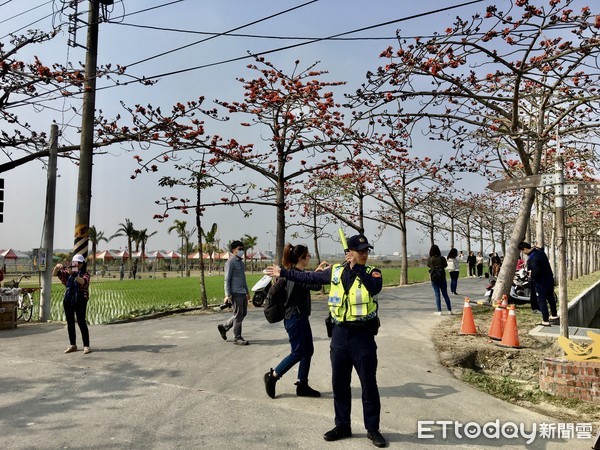 ▲台南市白河區「2020年木棉花季」系列活動，3月15日完美落幕，白河警分局全力交通疏導。（圖／記者林悅翻攝，下同）