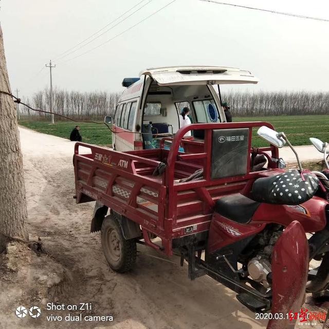 賣完菜騎三輪車回家！路口防疫點一根鋼索奪命　女攤販死在駕駛座。（圖／翻攝《紅星新聞》）