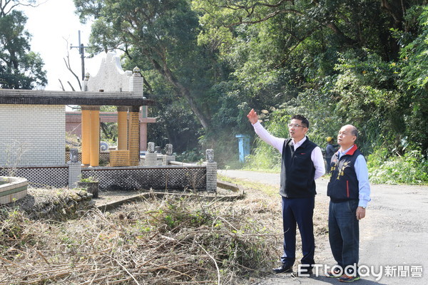 ▲▼清明節宜市第二公墓常交通壅塞，免費巡迴接駁專車掃墓分流。（圖／記者游芳男翻攝，下同）