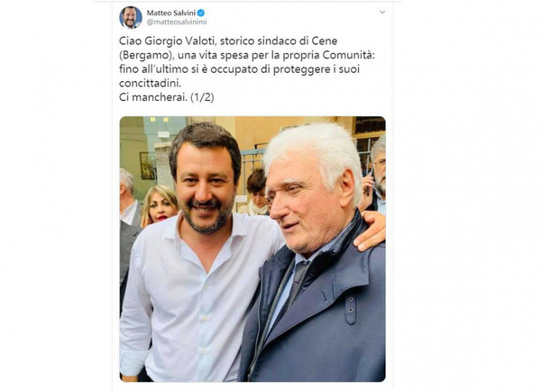 義大利前副總理薩爾維尼（Matteo Salvini），也在推特上傳了2人合照悼念。（圖／Matteo Salvini 推特）。