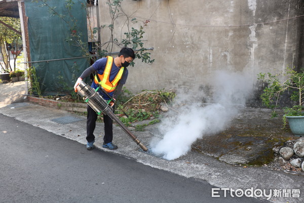 ▲▼南投市34個里，即日起進行預防登革熱環境消毒藥劑噴曬作業。（圖，南投市公所提供，以下同）    