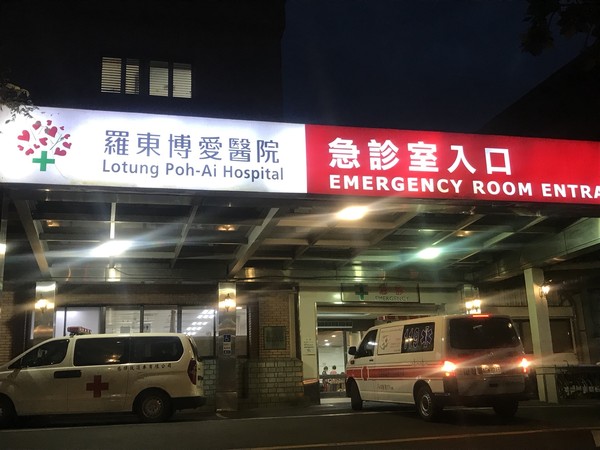 ▲▼王姓男子遭刺傷及頸動脈，因血塊堵住傷口未大量出血，加上羅東博愛醫院心臟血管外科主任賴韋良微創手術，王男幸運鬼門關走一回。（圖／羅東博愛醫院供，下同）