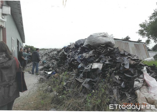 ▲針對台南市七股區大潭里某空地遭非法棄置廢塑膠混合物，相關不法行為人清除完畢，還給當地一個乾淨的環境。（圖／記者林悅翻攝，下同）