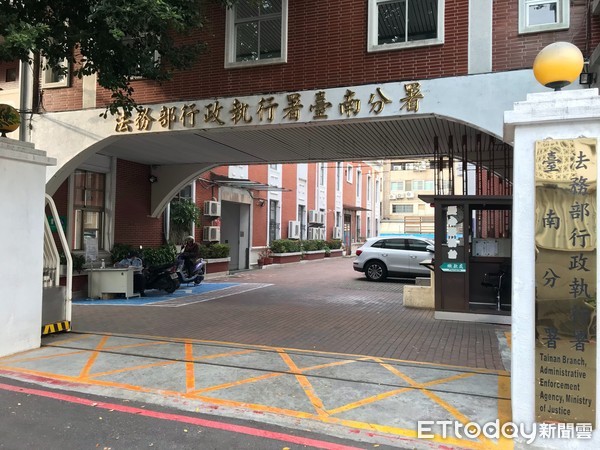 ▲台南永康曾姓男子，綜合所得稅5480餘萬元拒繳，經行政執行署台南分署向法院聲請管收獲准。（圖／記者林悅翻攝）