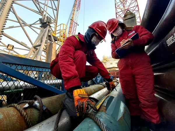 ▲▼中國海洋油田工作人員進行勘探工作。（圖／取自中國海田官網）