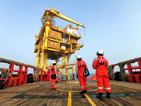 ▲▼中國海洋油田工作人員進行勘探工作。（圖／取自中國海田官網）