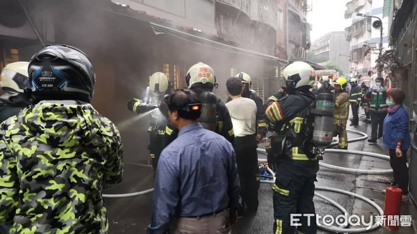 ▲▼台北市信義路六段巷內一樓民宅發生火警意外。（圖／記者黃彥傑攝）