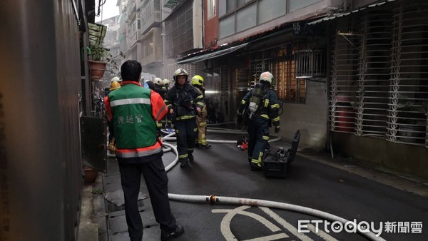 ▲▼台北市信義路六段巷內一樓民宅發生火警意外。（圖／記者黃彥傑攝）