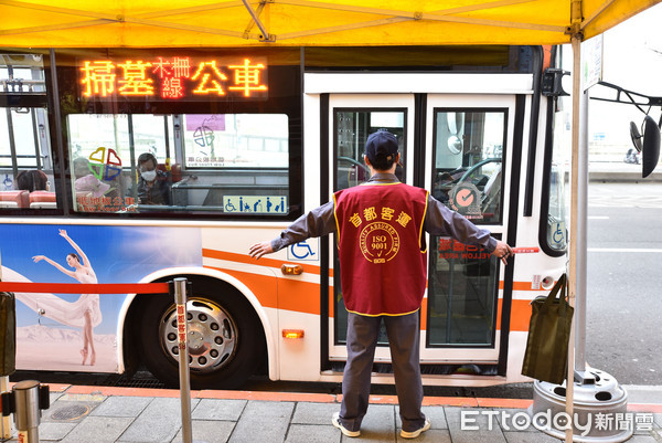 ▲▼掃墓,掃墓公車,清明節,祭祖。（圖／記者李毓康攝）