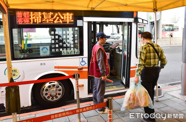 ▲▼掃墓,掃墓公車,清明節,祭祖。（圖／記者李毓康攝）