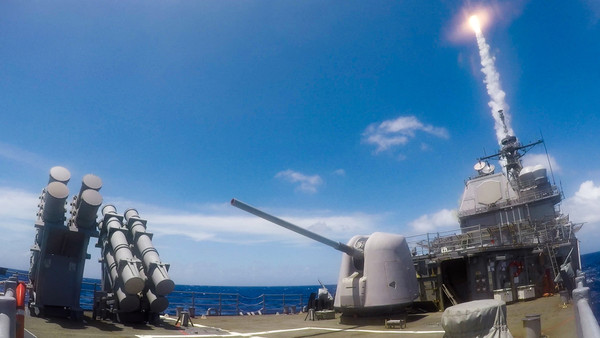 ▲▼ 美軍「希羅號」本週在菲律賓海進行標準二型防空飛彈的實彈射擊。（圖／翻攝自U.S Pacific Fleet推特）