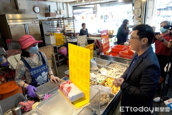 ▲鹿港鎮公有攤商租金4月起減半。（圖／記者唐詠絮攝）