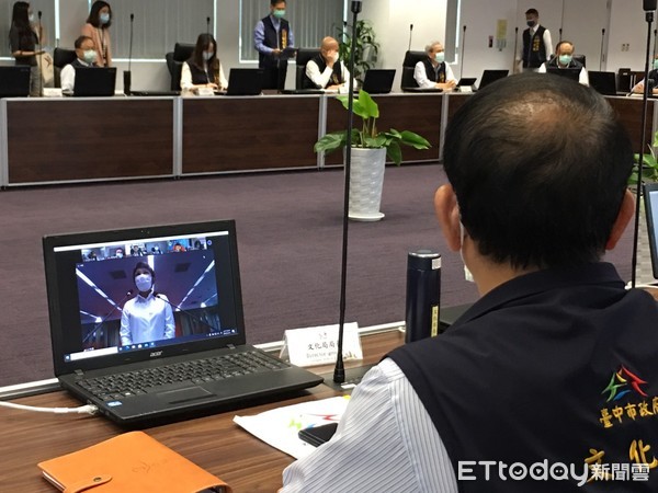 ▲盧秀燕主持市政會議，首次採取視訊方式。（圖／記者鄧木卿攝）