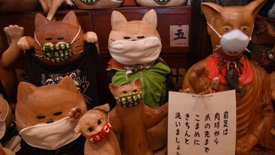 貓寺也加入防疫！日本雲林寺住持「幫貓咪雕像戴口罩」　祈福瘟疫退散