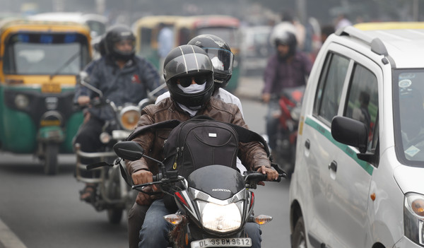 ▲▼印度,空氣汙染,口罩,交通。（圖／達志影像／美聯社）