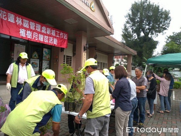 ▲▼受到新冠肺炎疫情衝擊，活動規模略為縮小，僅保留捐發票贈苗木活動。（圖／花蓮林管處提供，下同）