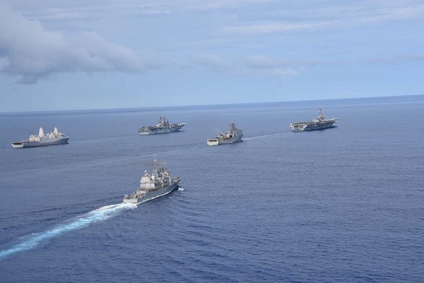 ▲▼美軍第七艦隊進行穿越菲律賓海行動。（圖／翻攝臉書　美軍第七艦隊）