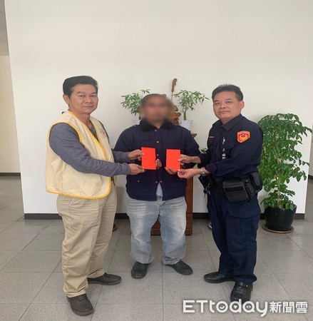 ▲屏東縣枋寮警分局東海派出所長藍清輝尋求地方慈善人士善款，幫助郭男度難過             。（圖／記者陳崑福翻攝）