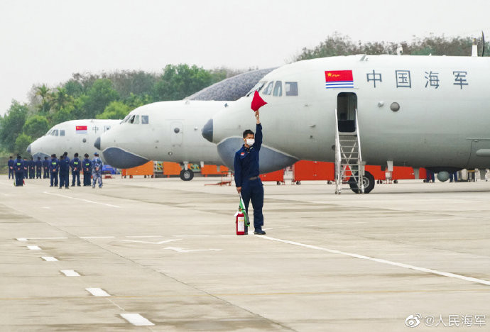 ▲▼中國海軍23日公布，南部戰區海軍航空兵某團在南海某海域上空展開協同反潛訓練。（圖／取自人民海軍官方微博）