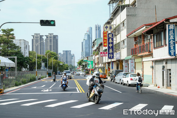 ▲▼惠中路部分道路拓寬通車，盧秀燕到場感謝各解協助。（圖／台中市政府提供）