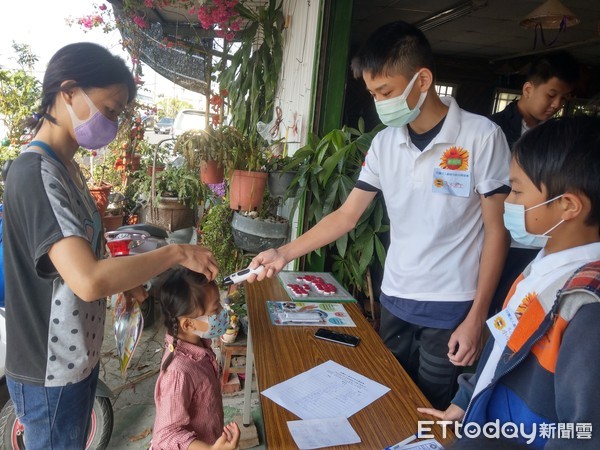 ▲移民署南區事務大隊台南市第二服務站，結合台南市新向陽協會舉辦「大手牽小手-心花朵朵開」親子活動，創造屬於新住民家庭的甜蜜回憶。（圖／記者林悅翻攝，下同）