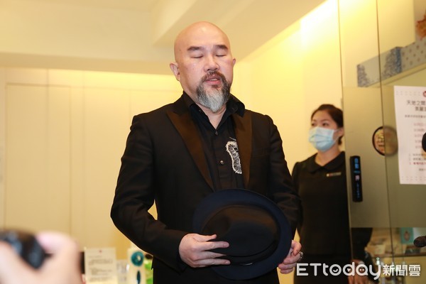 ▲▼0329劉真靈堂-辛龍離開。（圖／記者周宸亘攝）