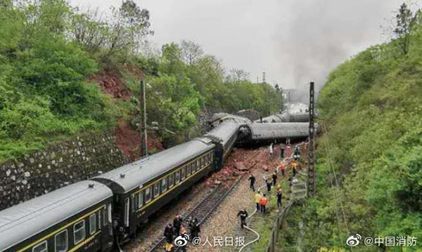 ▲湖南火車發生翻覆意外。（圖／翻攝自人民日報）