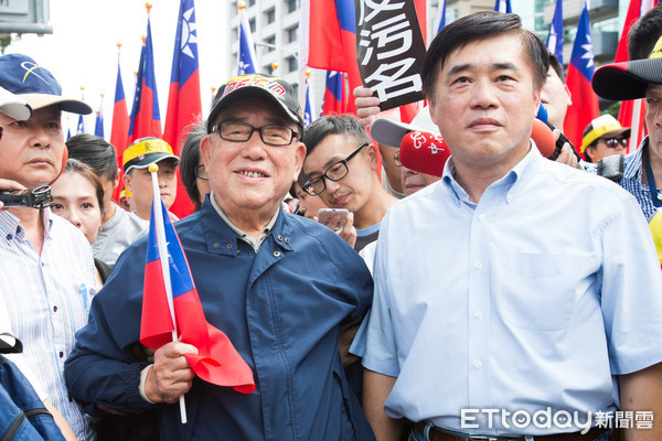 ▲前參謀總長郝柏村與郝龍斌同台。（圖／資料照）