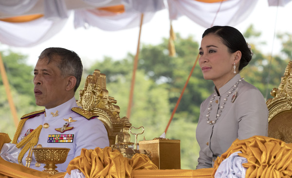 ▲▼泰國國王瓦吉拉隆功（Maha Vajiralongkorn）與王后素提達（Suthida Tidjai）。（圖／達志影像／美聯社）