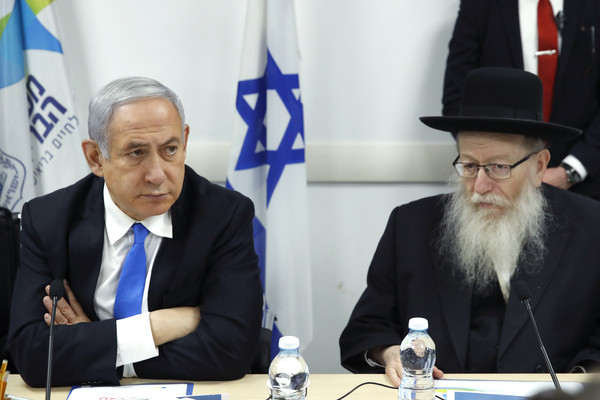 ▲▼ 以色列總理納坦雅胡（Benjamin Netanyahu，左）與衛生部長利茲曼（Yaakov Litzman，右）。（圖／達志影像／美聯社）
