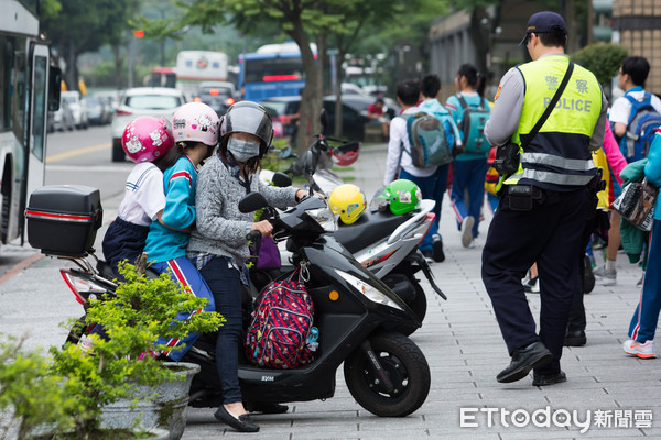 ▲小學，國小，放學，小學生，學生，家長，接送，走路，校園，校園安全，學校。（圖／《ETtoday新聞雲》資料照）