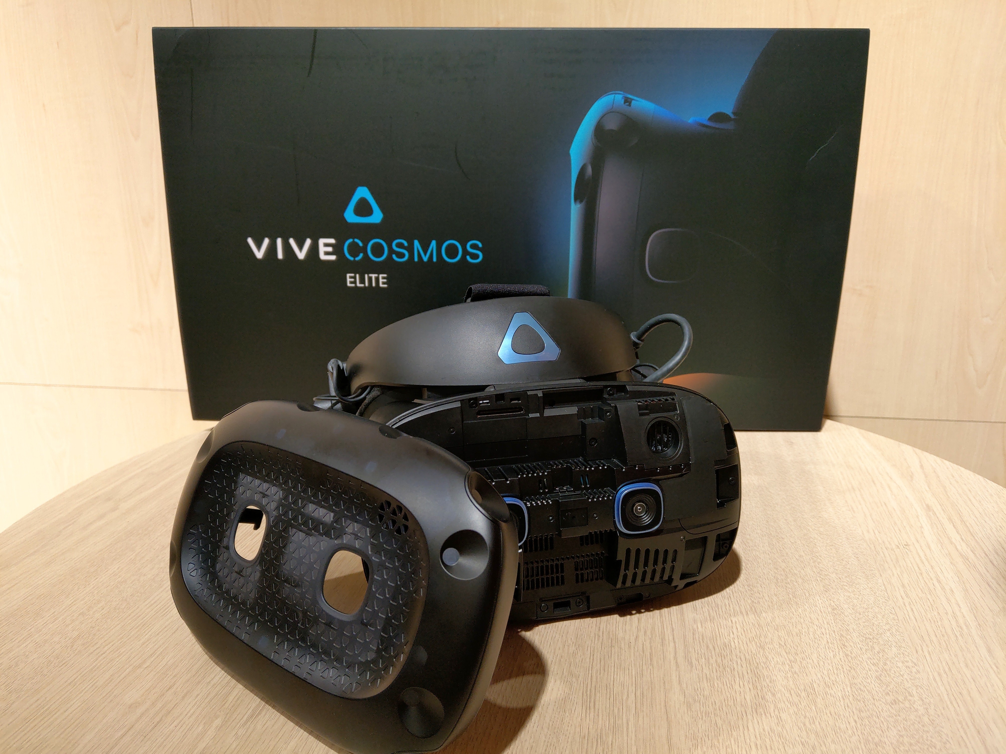 HTC VIVE Cosmos Elite開箱「可替換式面板」輕鬆拆卸| ETtoday3C家電