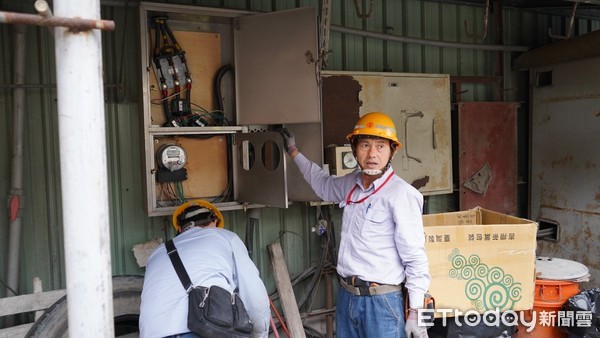 ▲ 五股非法預拌混凝土廠污染環境 新北市府施鐵腕強制斷電。（圖／新北市經發局提供）