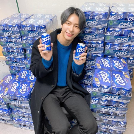 ▲靠著粉絲推銷，昇植被知名韓國啤酒贊助63箱啤酒。（圖／翻攝自VICTON官方推特）