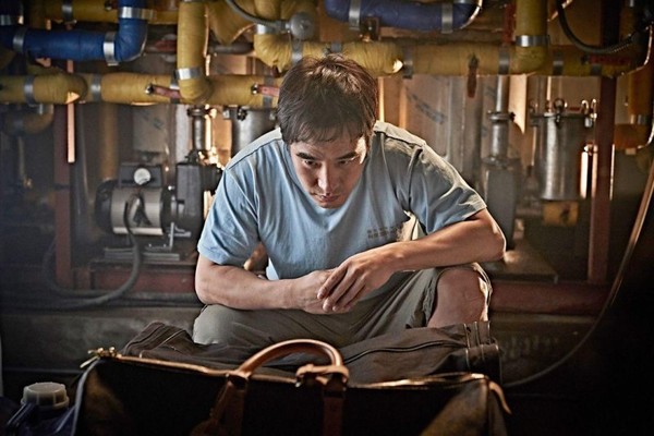 ▲▼抓住救命稻草的野獸們。（圖／yahoo）