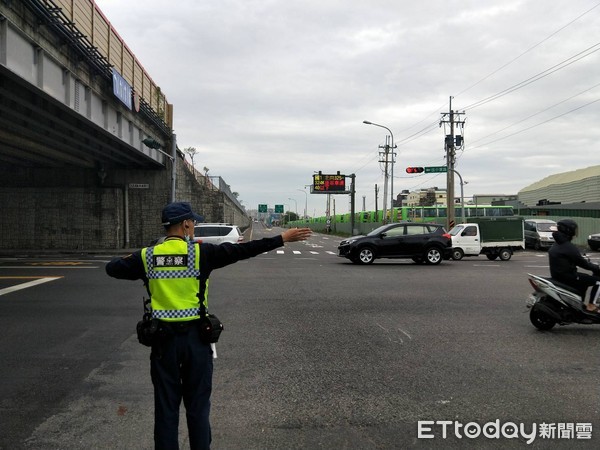 ▲清明連假，台南市警察局為確保轄區各道路交通順暢，累計規劃交通崗178處，動員2495名警力維持掃墓及風景區與各主要道路交通順暢。（圖／記者林悅翻攝，下同）