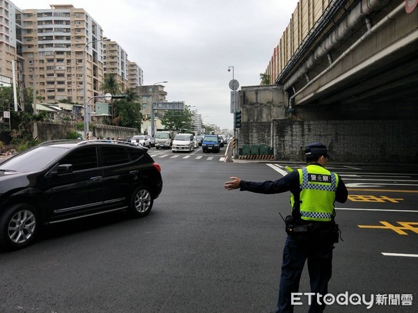 ▲清明連假，台南市警察局為確保轄區各道路交通順暢，累計規劃交通崗178處，動員2495名警力維持掃墓及風景區與各主要道路交通順暢。（圖／記者林悅翻攝，下同）