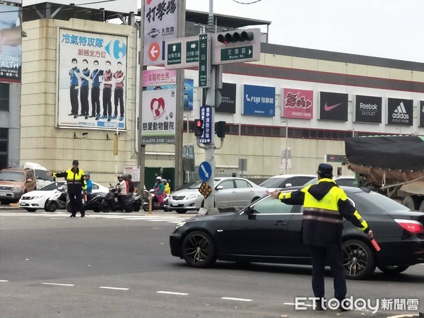 ▲清明連假，台南市警察局為確保轄區各道路交通順暢，累計規劃交通崗178處，動員2495名警力維持掃墓及風景區與各主要道路交通順暢。（圖／記者林悅翻攝，下同）