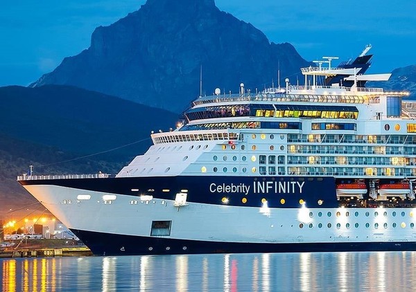 ▲▼  皇家加勒比遊輪旗下的「名人無極號」（Celebrity Infinity）。（圖／翻攝自臉書／Celebrity Infinity）