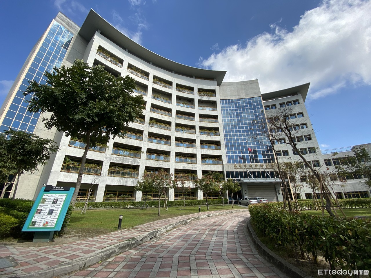 女老師淚訴遭「束帶固定」強行送醫 高雄衛生局澄清還原經過