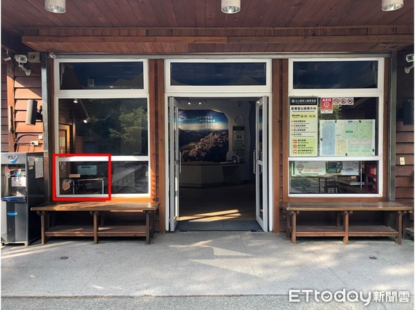 ▲▼登玉山主峰排雲山莊床位，即日起配合防疫減為60床上限，登山隊員需依配合相關防疫新措施，到排雲服務中心自助查核報到。（圖／玉管處提供，下同）