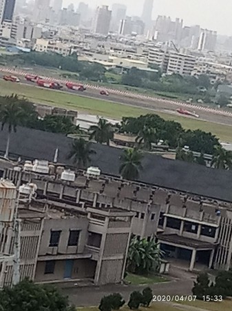 ▲▼小港機場驚傳直升機墬落。（圖／翻攝臉書《爆料公社》）