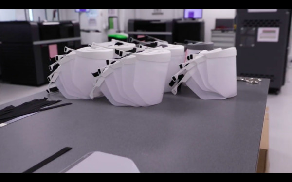 ▲英國Jaguar Land Rover以3D列印技術生產防疫護目鏡。（圖／翻攝自Jaguar Land Rover）
