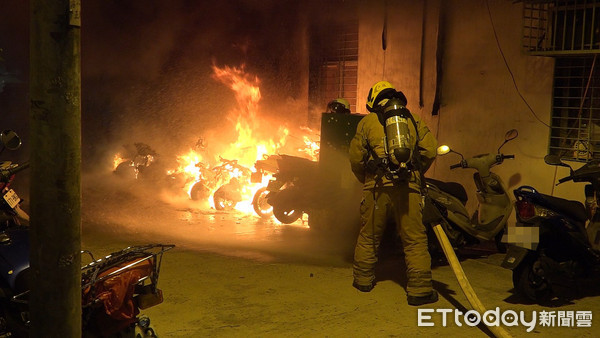 ▲▼機車被縱火            。（圖／記者洪正達翻攝）