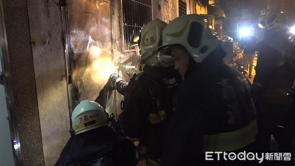 ▲▼機車被縱火            。（圖／記者洪正達翻攝）