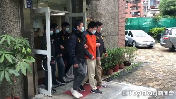 ▲警方逮捕架設楓林網的兩名高材生。（圖／記者張君豪翻攝）